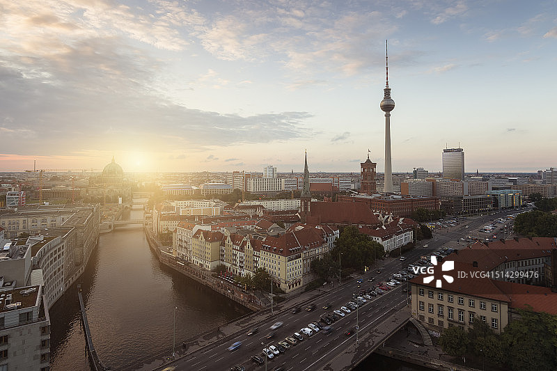 日落时分的柏林城市天际线图片素材