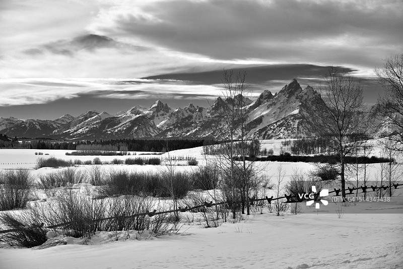 提顿山脉的黑白雪景图片素材