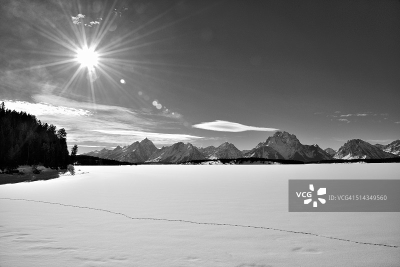 提顿山脉的阳光（黑白照片）图片素材