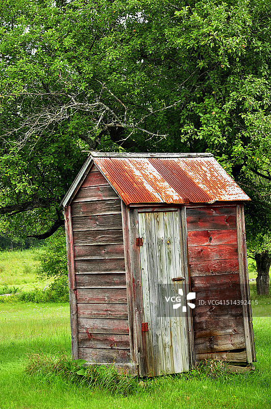 纽约州北部的生锈小棚屋图片素材