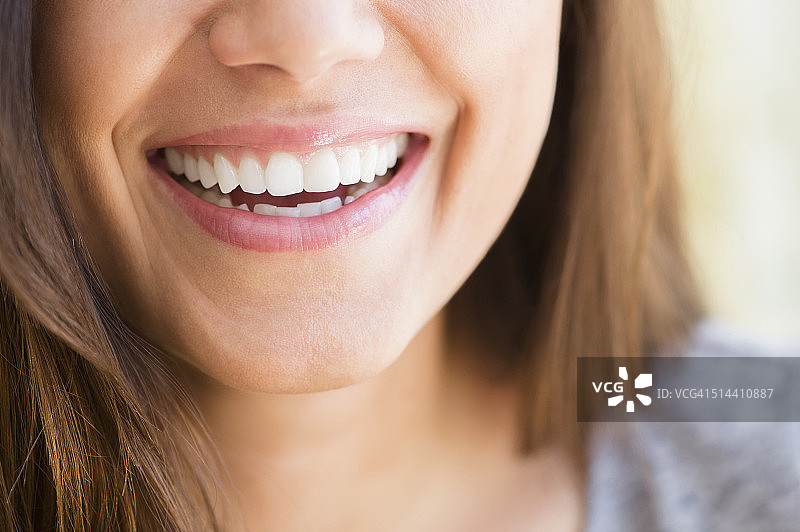 女人微笑的特写图片素材