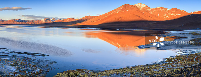 玻利维亚高原科罗拉达湖日出图片素材