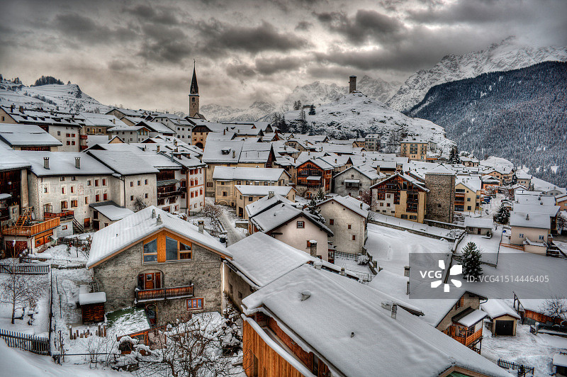 瑞士阿尔代兹村的冬季景色图片素材