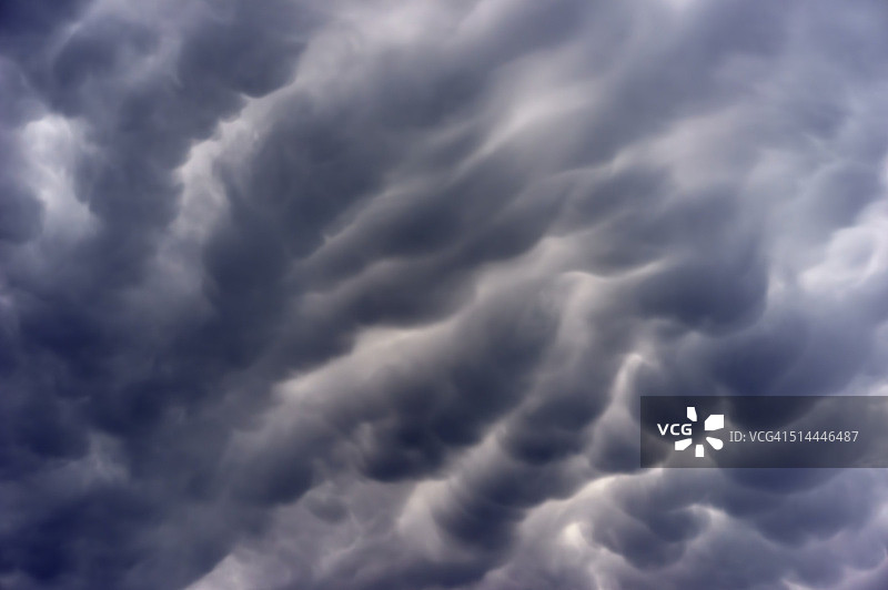 美国伊利诺伊州杜佩奇县惠顿夏季的壮丽天空图片素材