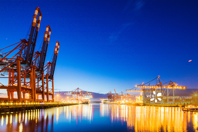 汉堡港的集装箱码头图片素材