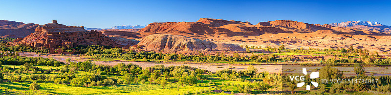 阿伊特·本哈杜筑垒村和高阿特拉斯山脉图片素材