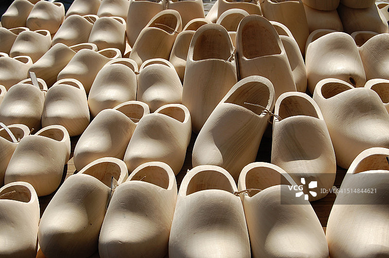 阿尔克马尔奶酪市场的木鞋图片素材