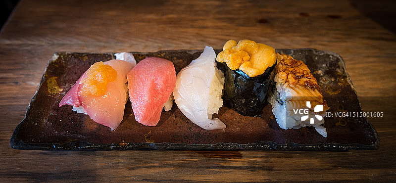 新鲜日式握寿司套餐图片素材