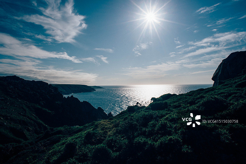 阳光照耀下的英国康沃尔蜥蜴角图片素材