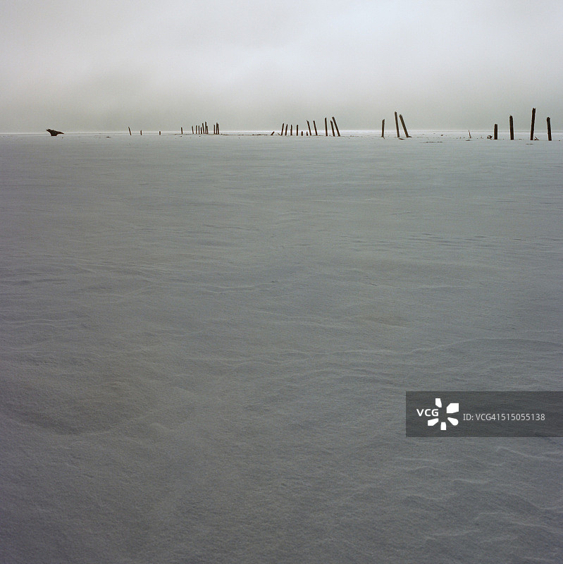 蒙大拿州冰封的平头湖图片素材