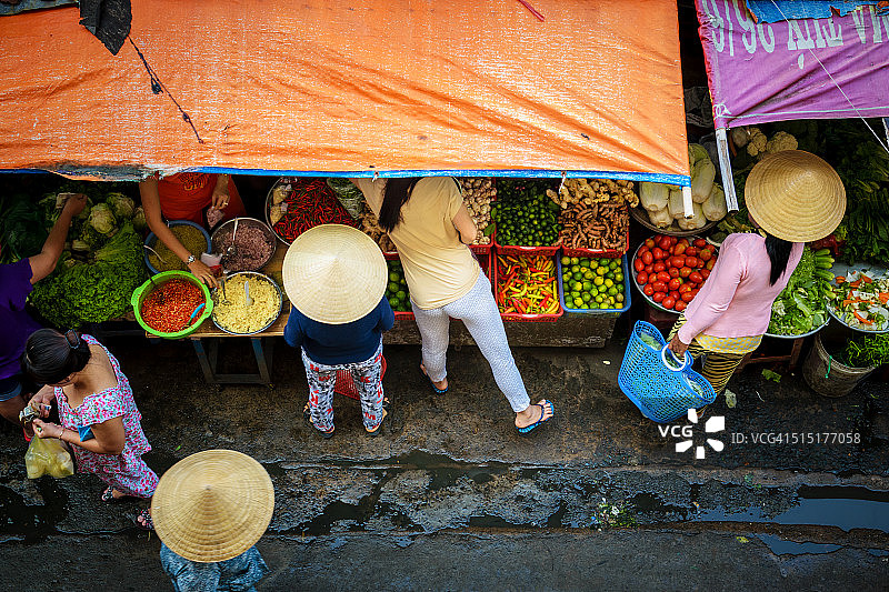 越南西贡市场的越南斗笠图片素材
