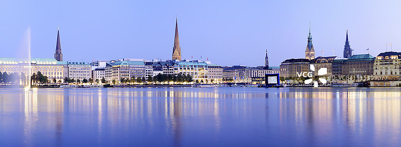 德国汉堡城市天际线和阿尔斯特湖图片素材