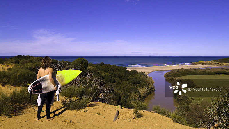 冲浪者与地中海图片素材