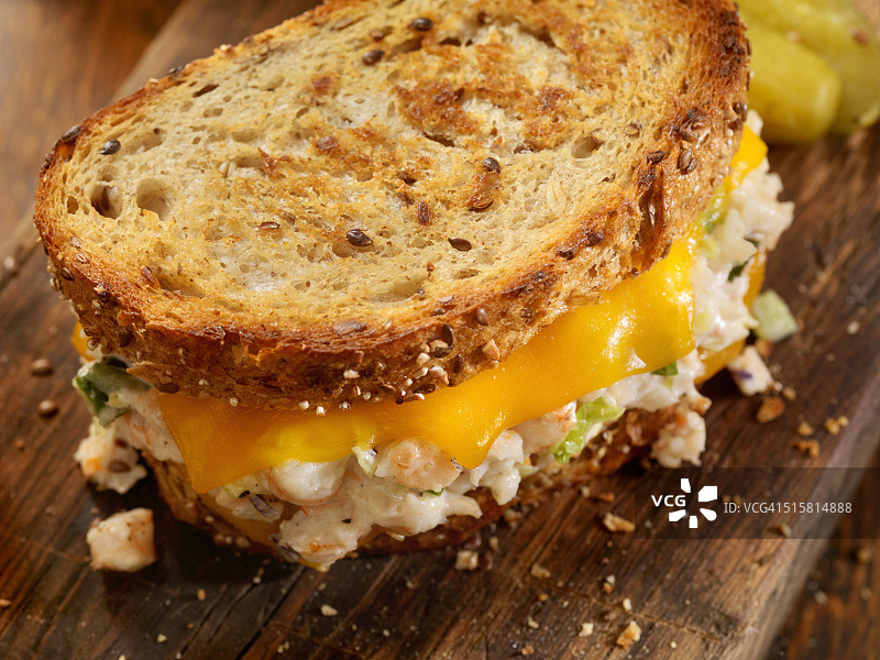 烤奶酪海鲜沙拉三明治图片素材