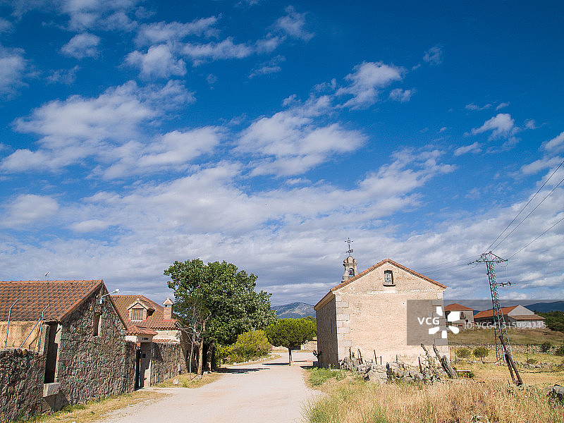 瓜达拉马镇的乡村景色图片素材