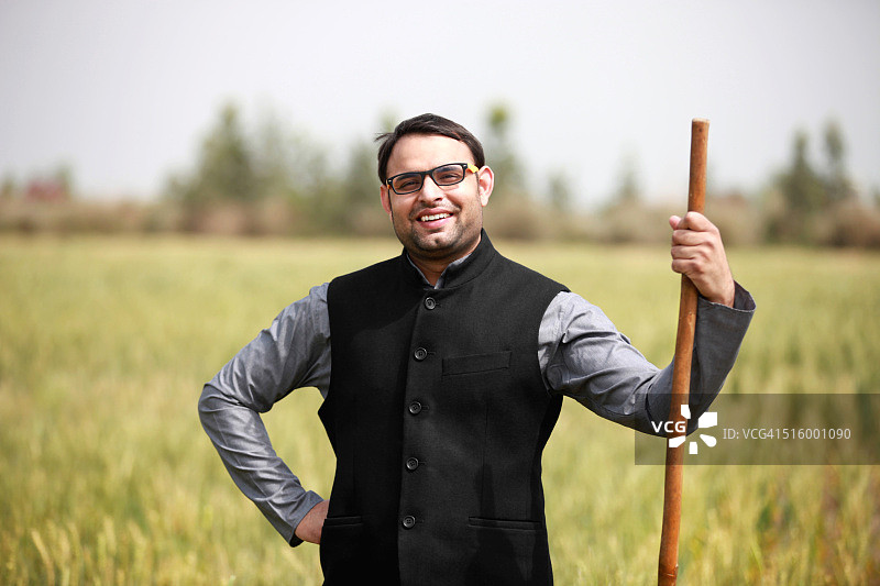 拄着木杖的地主HDR图像图片素材