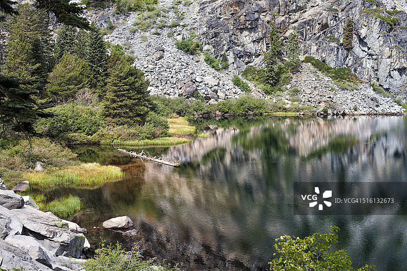 鹰湖原木图片素材