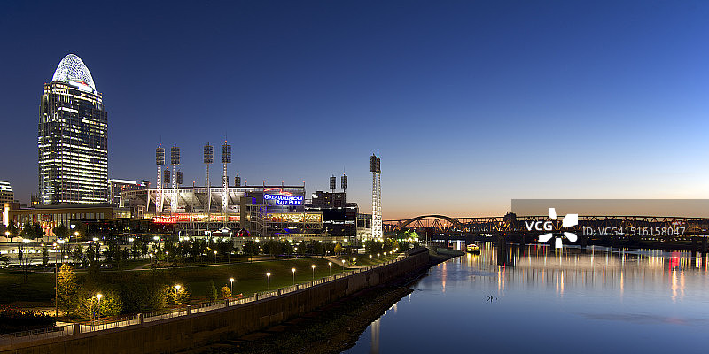 辛辛那提黎明时的水岸图片素材