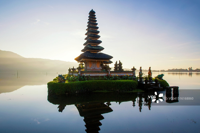 巴厘岛乌伦达努寺庙图片素材