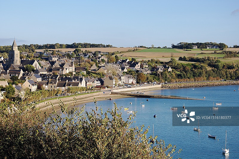 圣苏利亚克村庄图片素材