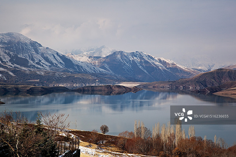 塔莱甘大坝湖图片素材