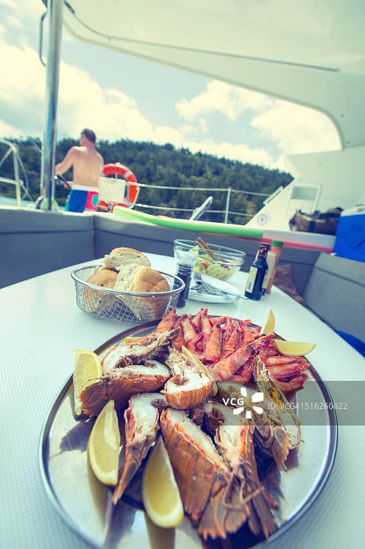 船上供应的虾和海鲜图片素材