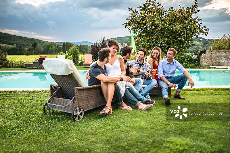 朋友聚会欢乐时光图片素材