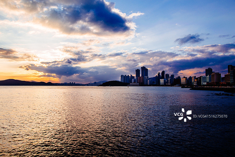 日落时分的釜山海云台海滩图片素材