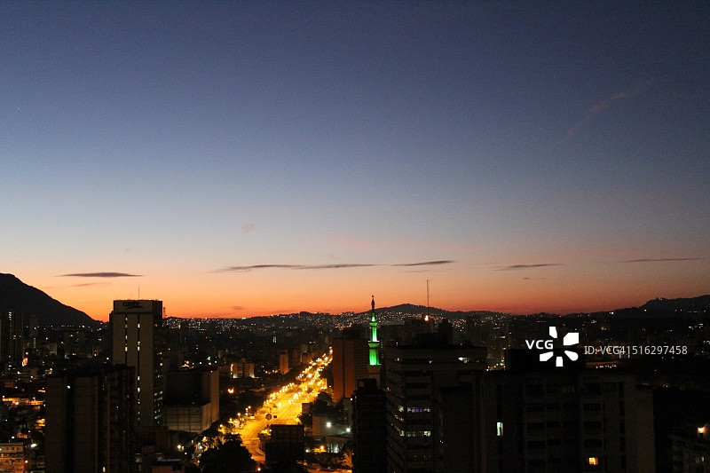 委内瑞拉加拉加斯日出时的解放者大道图片素材
