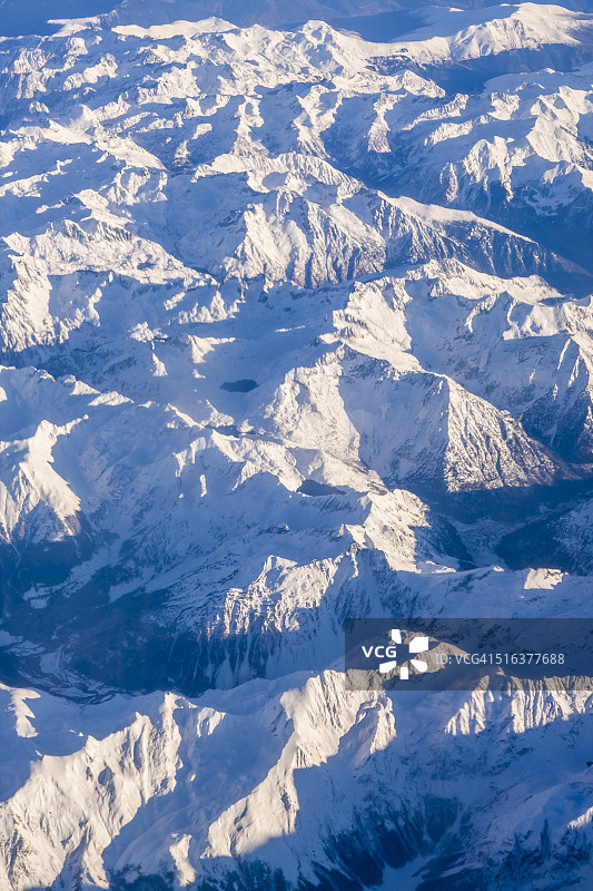 阿特拉斯山脉中部雪山航拍景观图片素材