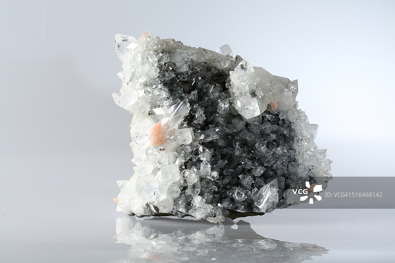 世界上的水晶：鱼眼石图片素材