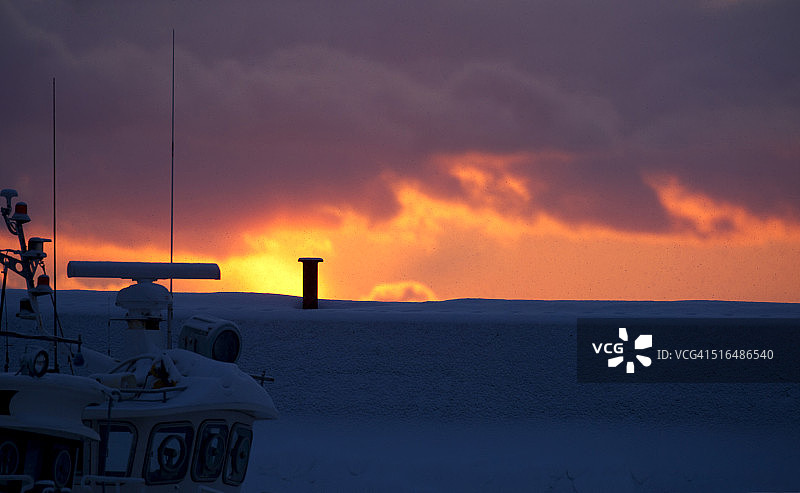 黎明时的罗臼港图片素材