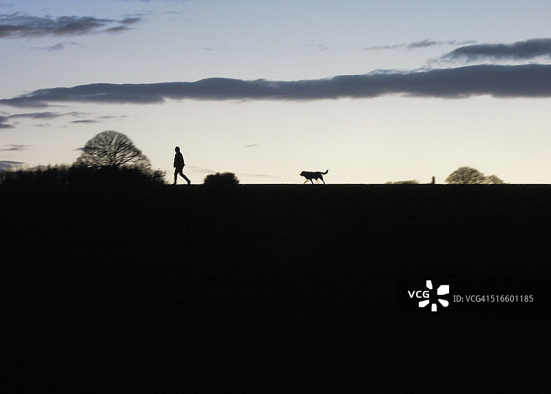 下班后散步图片素材