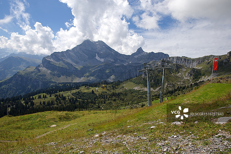 从Ortstock (2717m)的Gumen (1910m)看到的景色图片素材