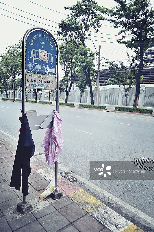 公交站牌上的布图片素材