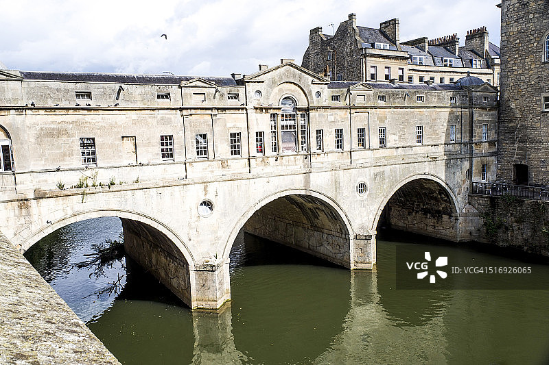 英国巴斯的大游行和普尔特尼桥图片素材