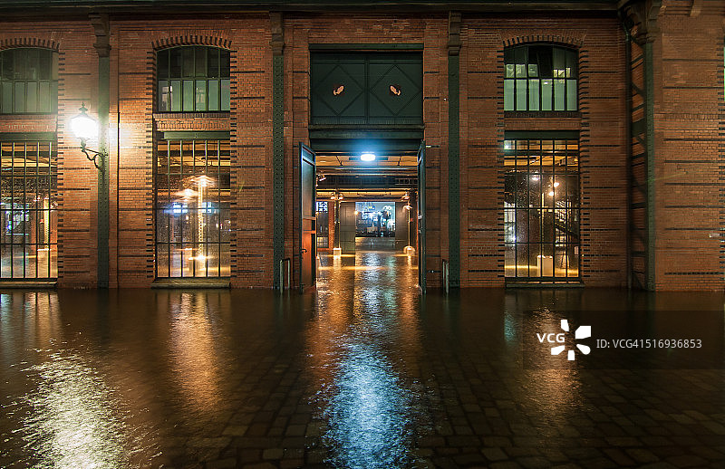 “Xaver”风暴淹没汉堡港图片素材