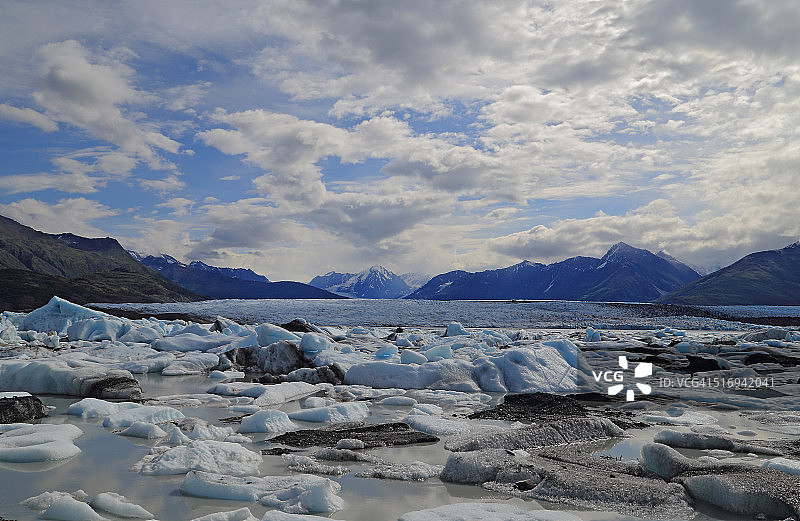 覆盖克尼克冰川的云彩图片素材