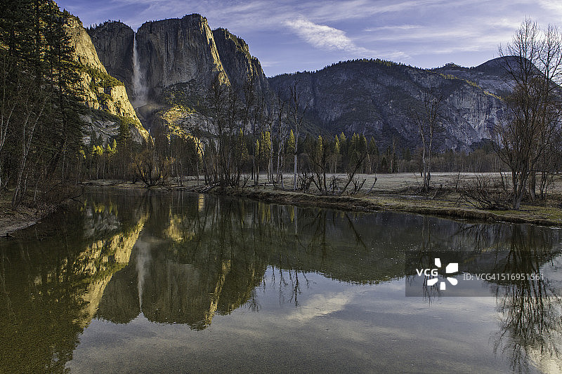 美国优胜美地国家公园内的优胜美地上瀑布图片素材