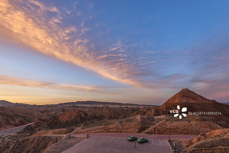 中国甘肃张掖丹霞地貌的彩色山脉图片素材