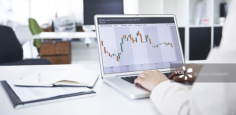 公司的未来掌握在可靠的人手中图片素材