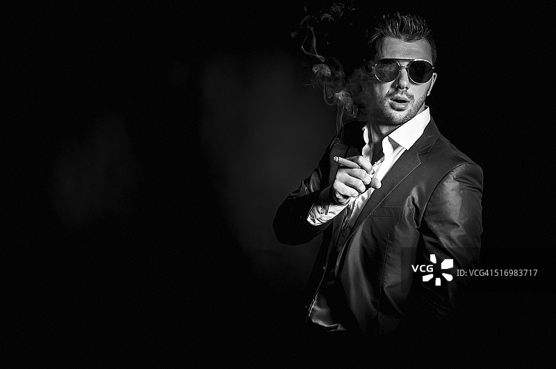 抽雪茄的男人图片素材