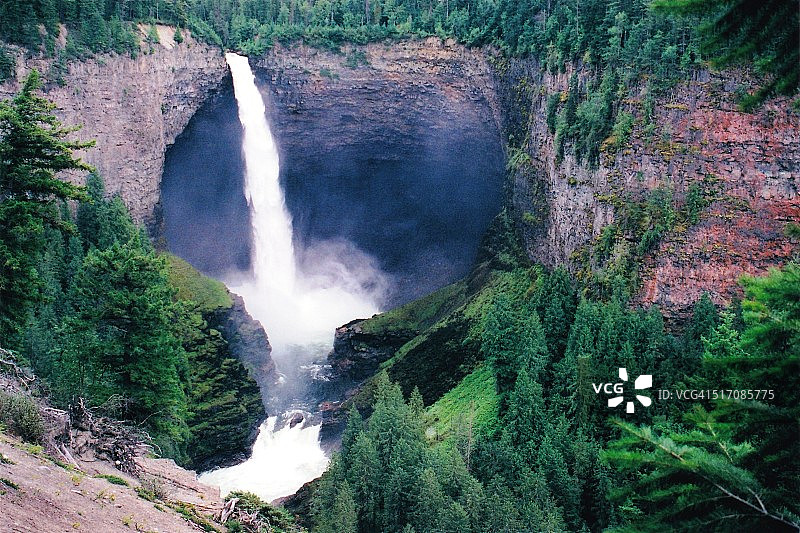 赫尔姆肯瀑布，不列颠哥伦比亚省图片素材