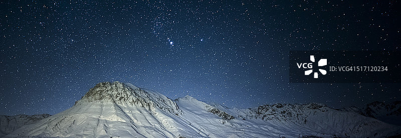 阿尔卑斯山脉星空全画幅镜头图片素材