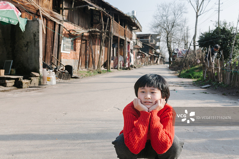 中国城街道上的亚洲女孩图片素材