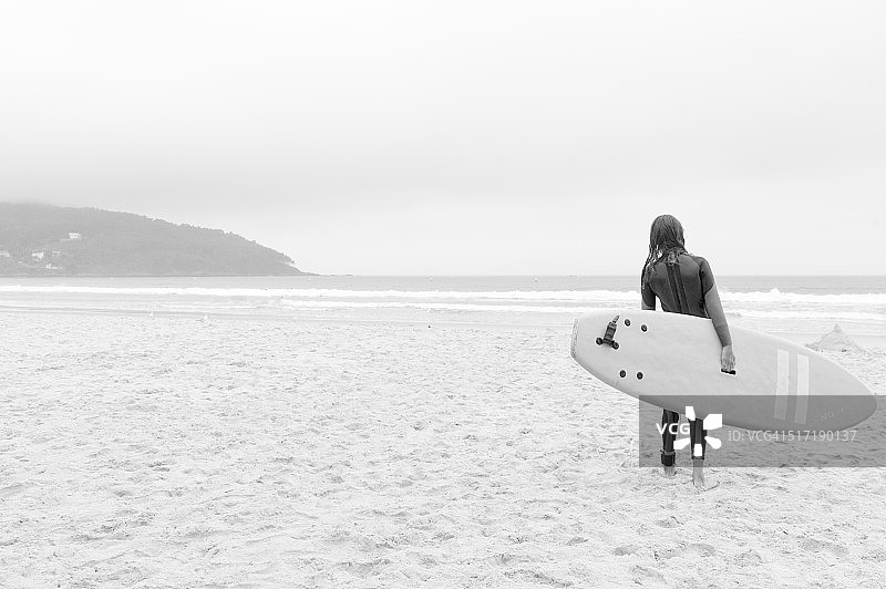 独自冲浪图片素材