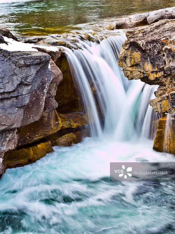 肘形瀑布图片素材