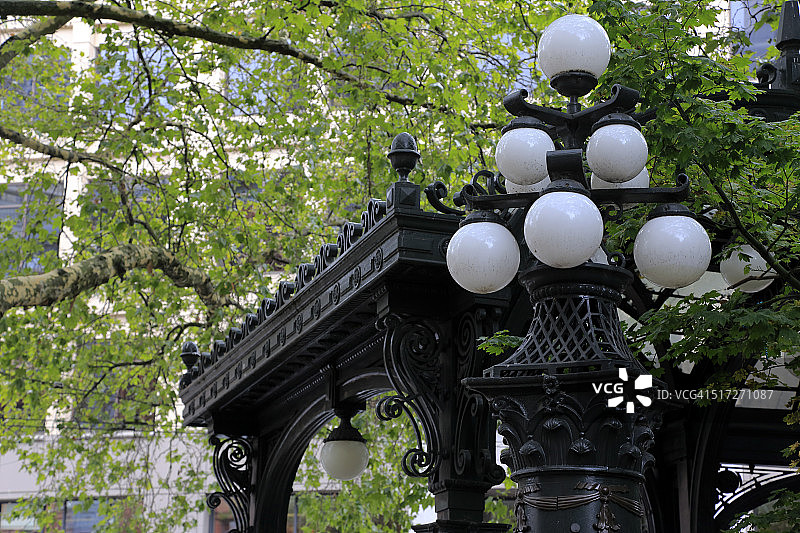 先锋广场的铁制凉棚图片素材