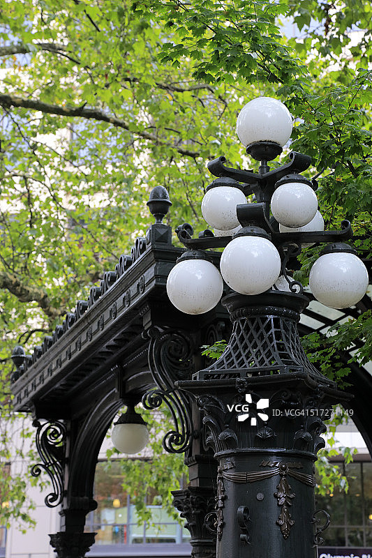 先锋广场的铁制凉棚图片素材