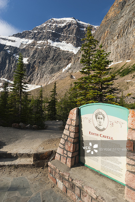 伊迪丝·卡韦尔山的北面图片素材